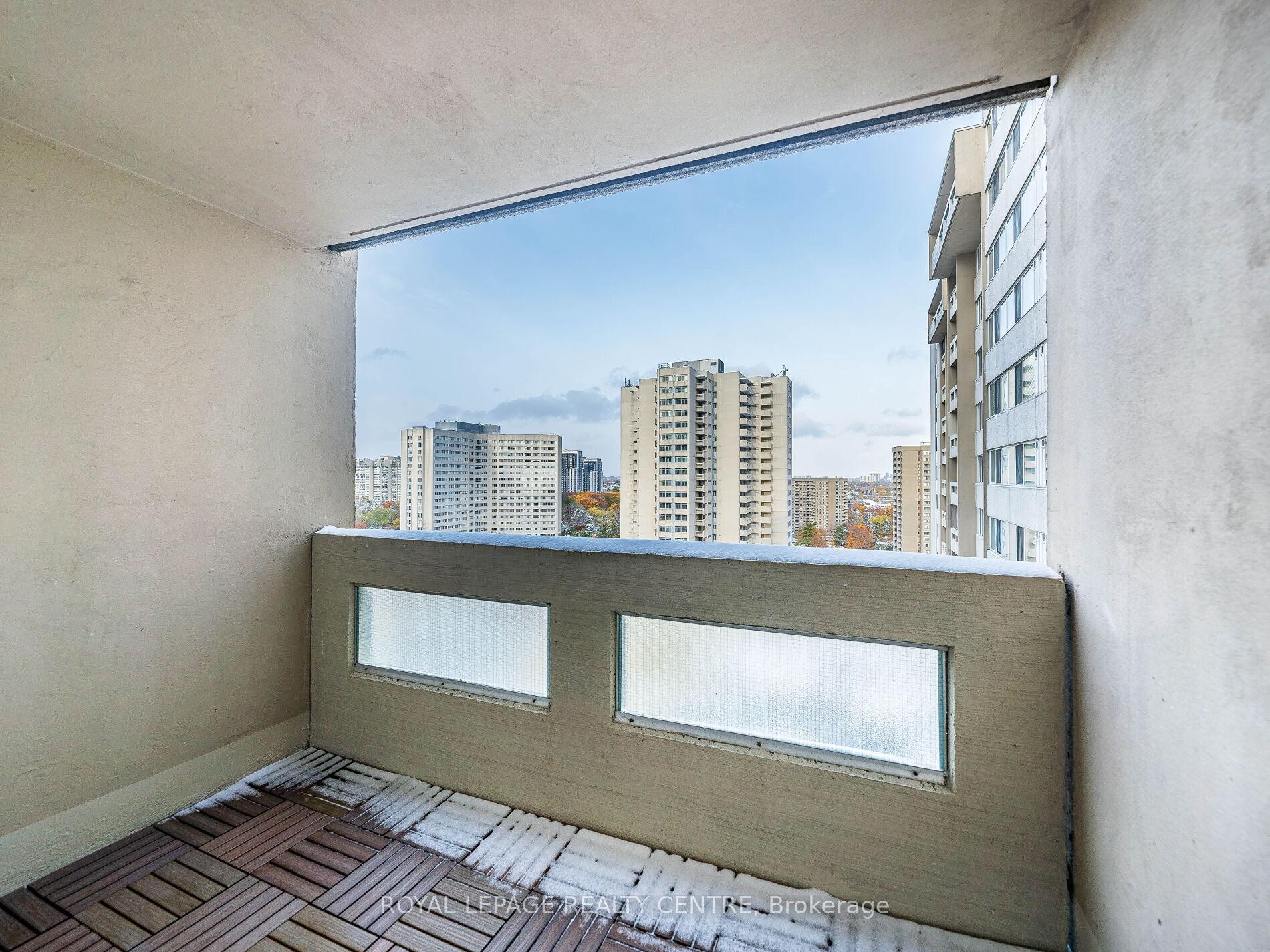 1604-3590 Kaneff Crescent W, Mississauga, ON - With Balcony With Exterior