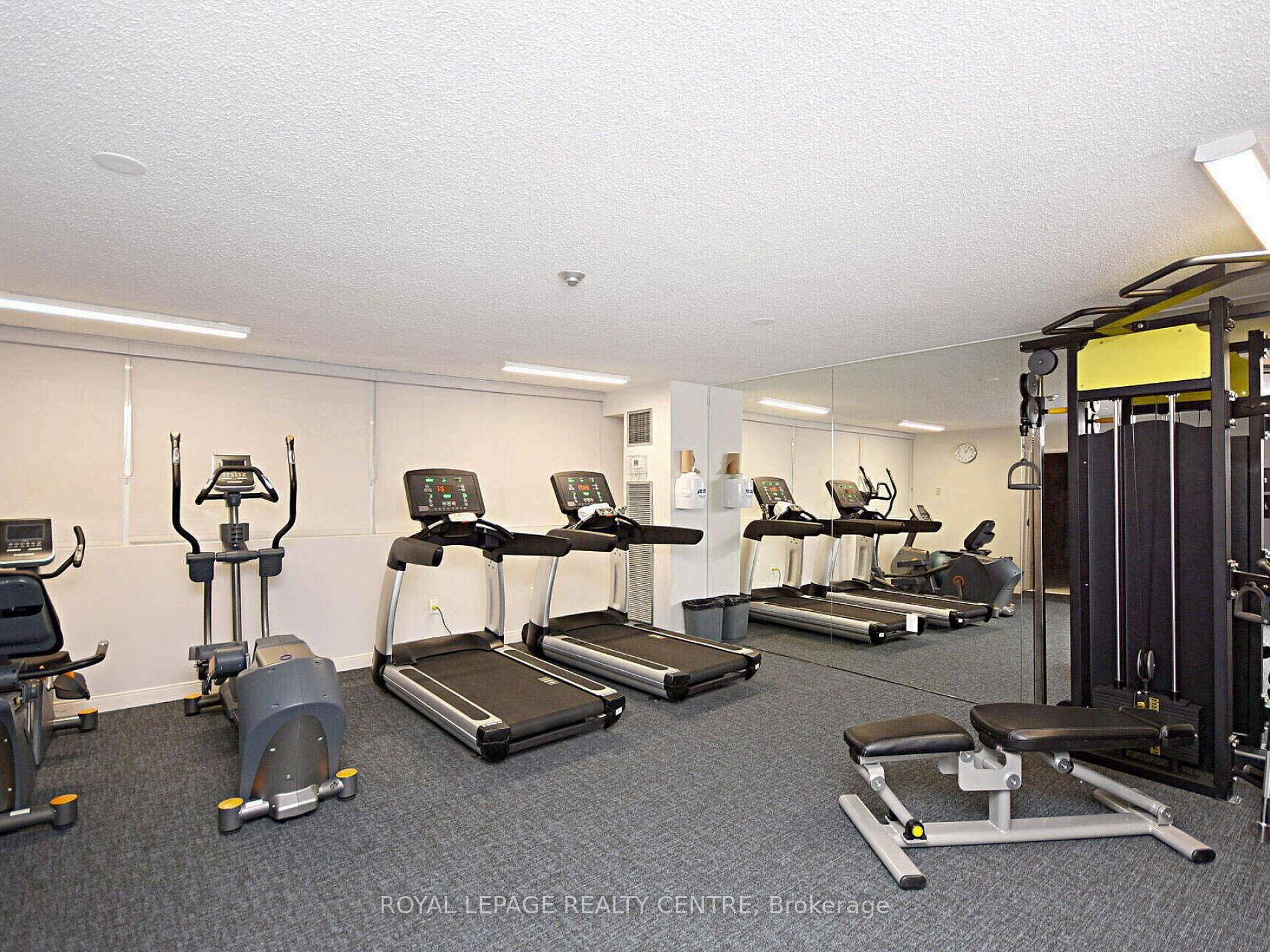 1604-3590 Kaneff Crescent W, Mississauga, ON - Indoor Photo Showing Gym Room