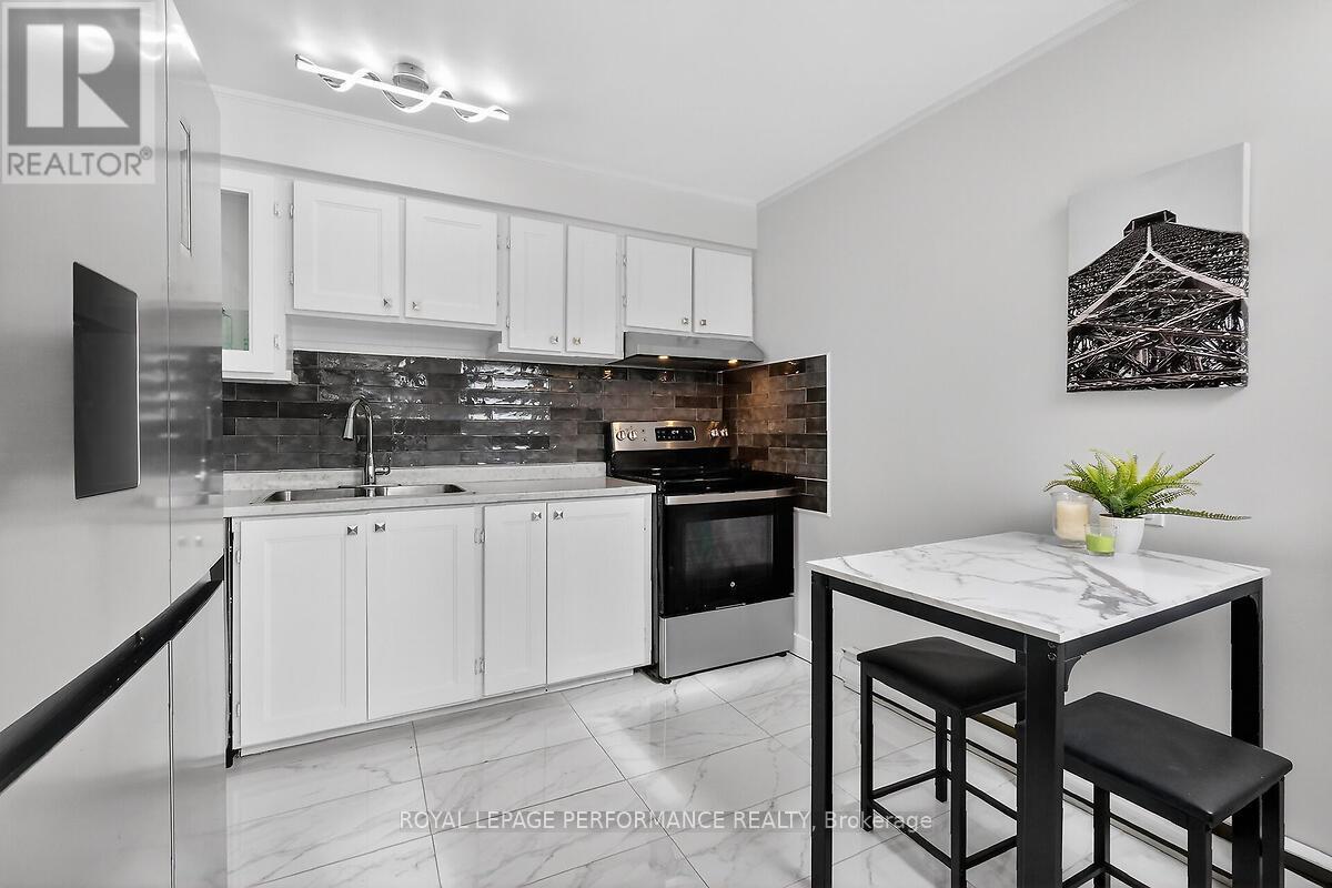 42 Compata Way, Ottawa, ON - Indoor Photo Showing Kitchen With Double Sink