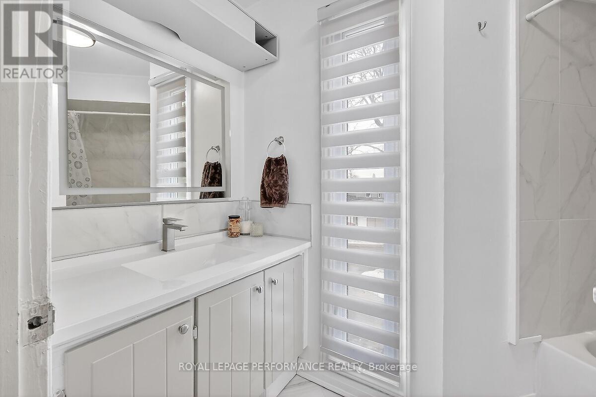 42 Compata Way, Ottawa, ON - Indoor Photo Showing Bathroom
