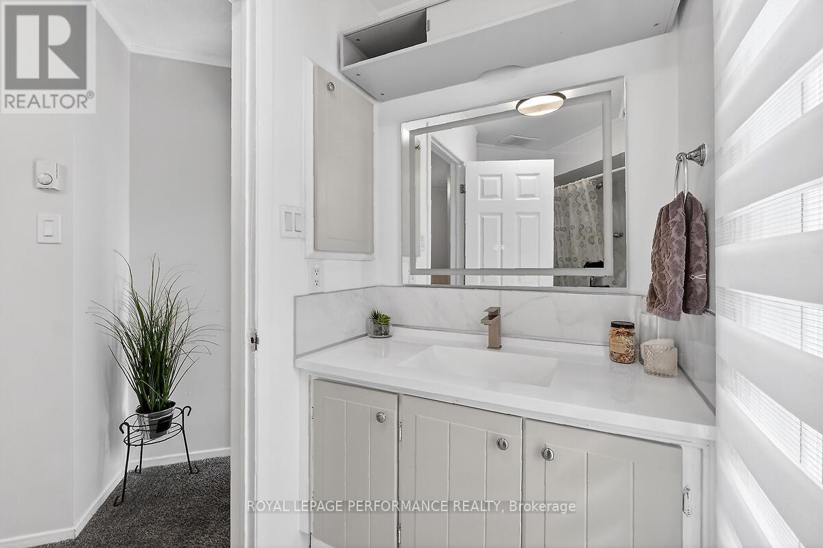42 Compata Way, Ottawa, ON - Indoor Photo Showing Bathroom