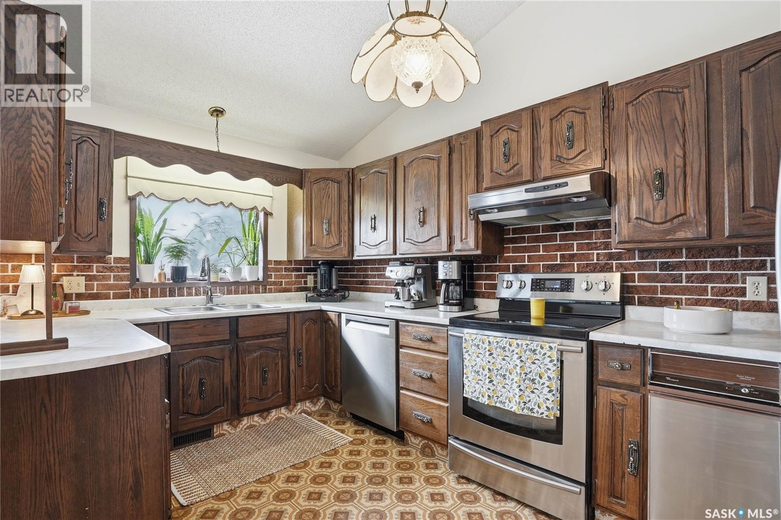 743 Coppermine Crescent, Saskatoon, SK - Indoor Photo Showing Kitchen With Double Sink