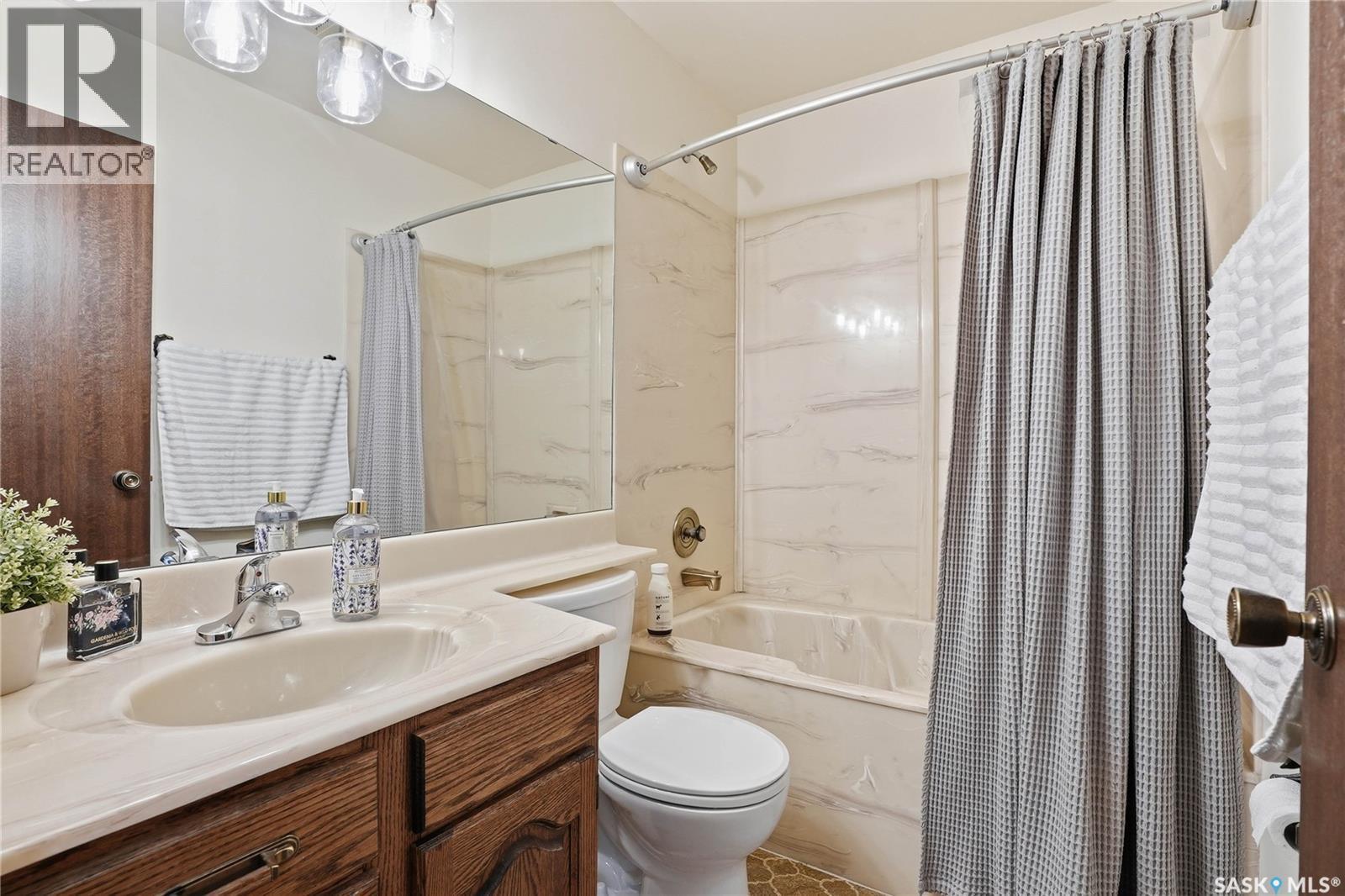 743 Coppermine Crescent, Saskatoon, SK - Indoor Photo Showing Bathroom
