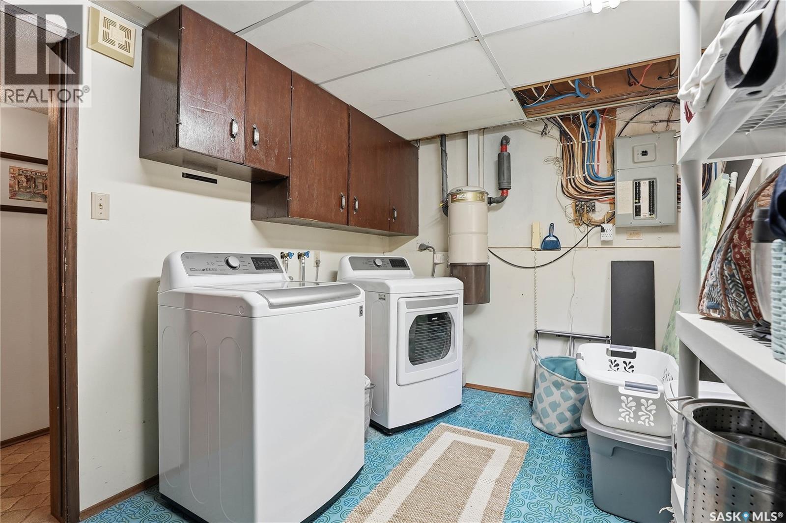743 Coppermine Crescent, Saskatoon, SK - Indoor Photo Showing Laundry Room