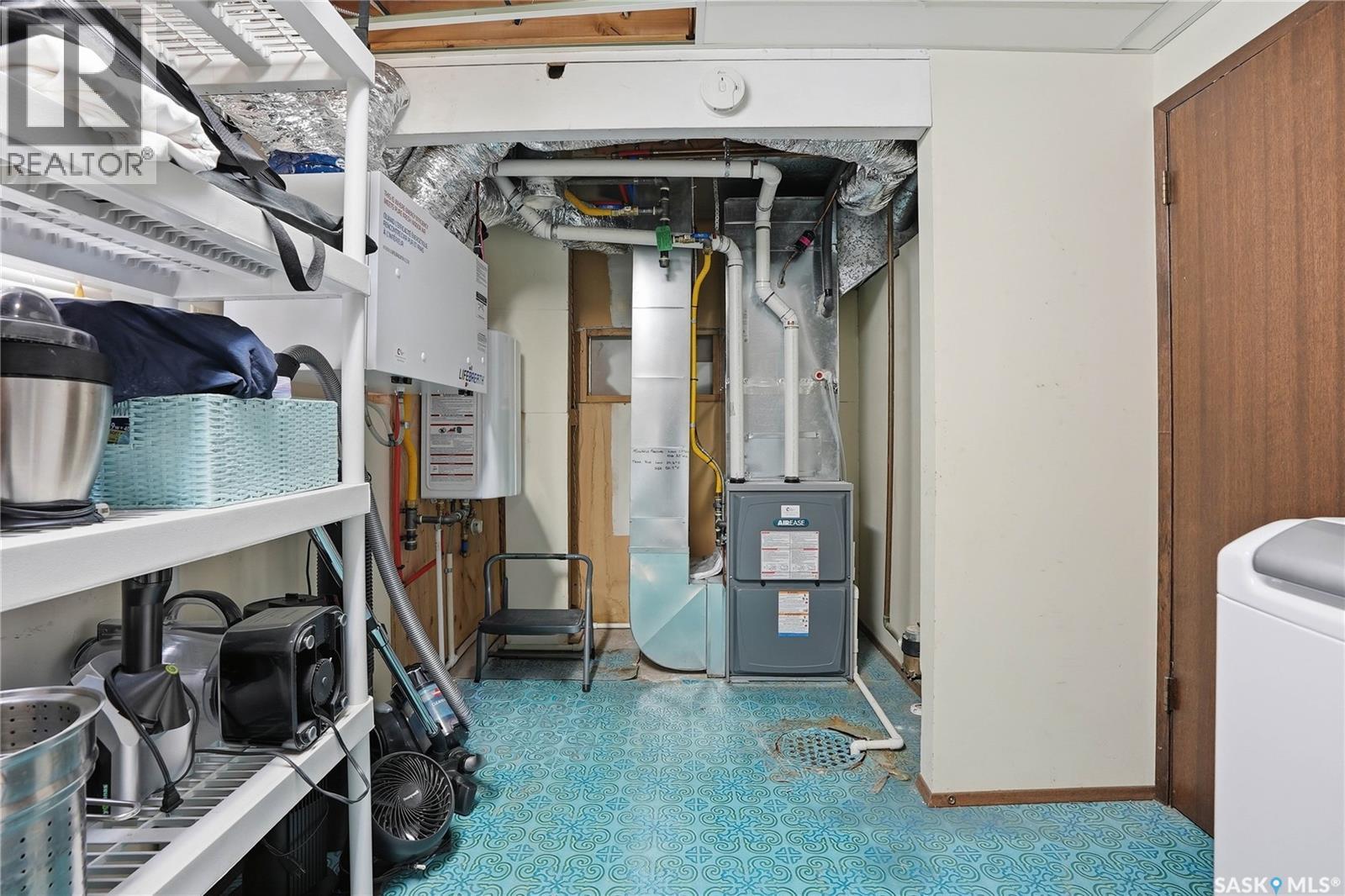 743 Coppermine Crescent, Saskatoon, SK - Indoor