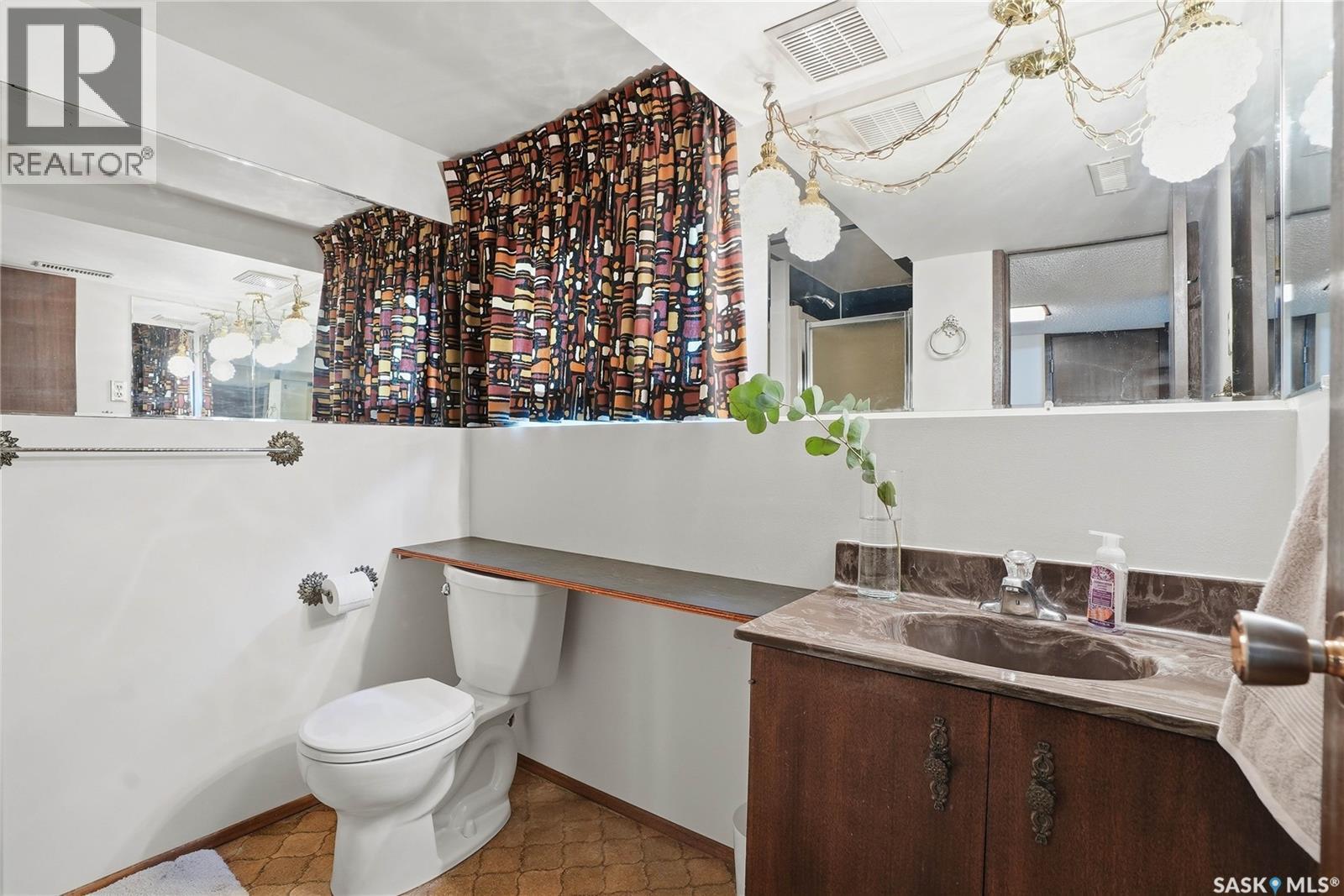743 Coppermine Crescent, Saskatoon, SK - Indoor Photo Showing Bathroom