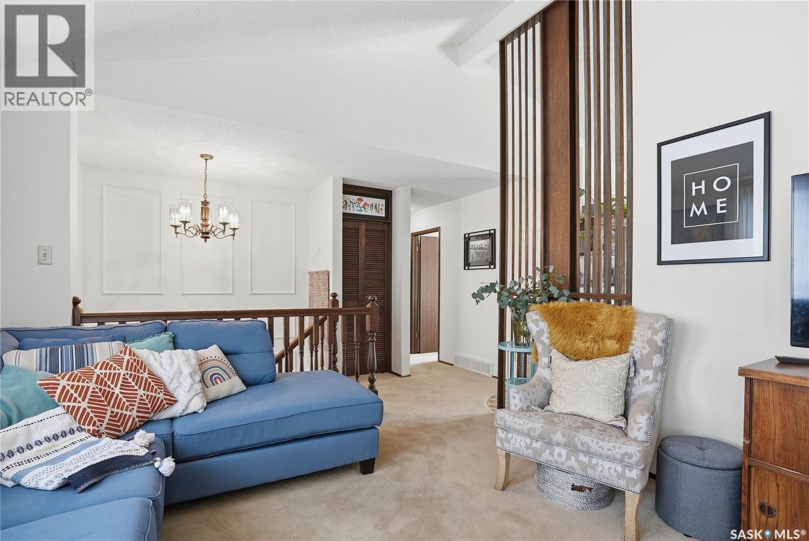 743 Coppermine Crescent, Saskatoon, SK - Indoor Photo Showing Living Room