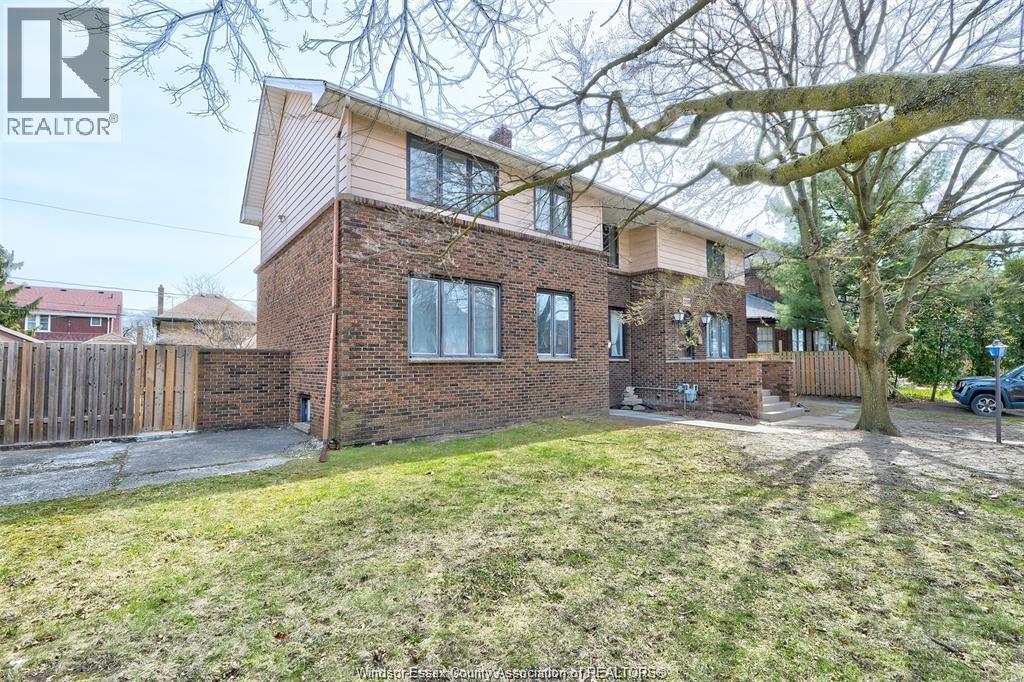 2268 Victoria, Windsor, ON - Outdoor
