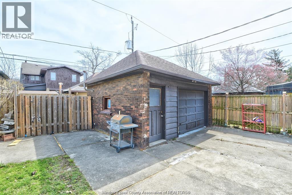 2268 Victoria, Windsor, ON - Outdoor