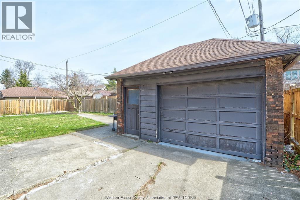 2268 Victoria, Windsor, ON - Outdoor