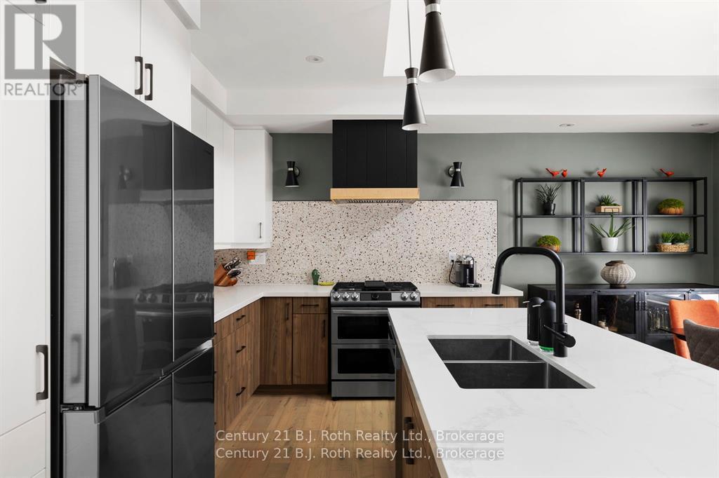 34 Ruby Crescent, Orillia, ON - Indoor Photo Showing Kitchen With Double Sink With Upgraded Kitchen