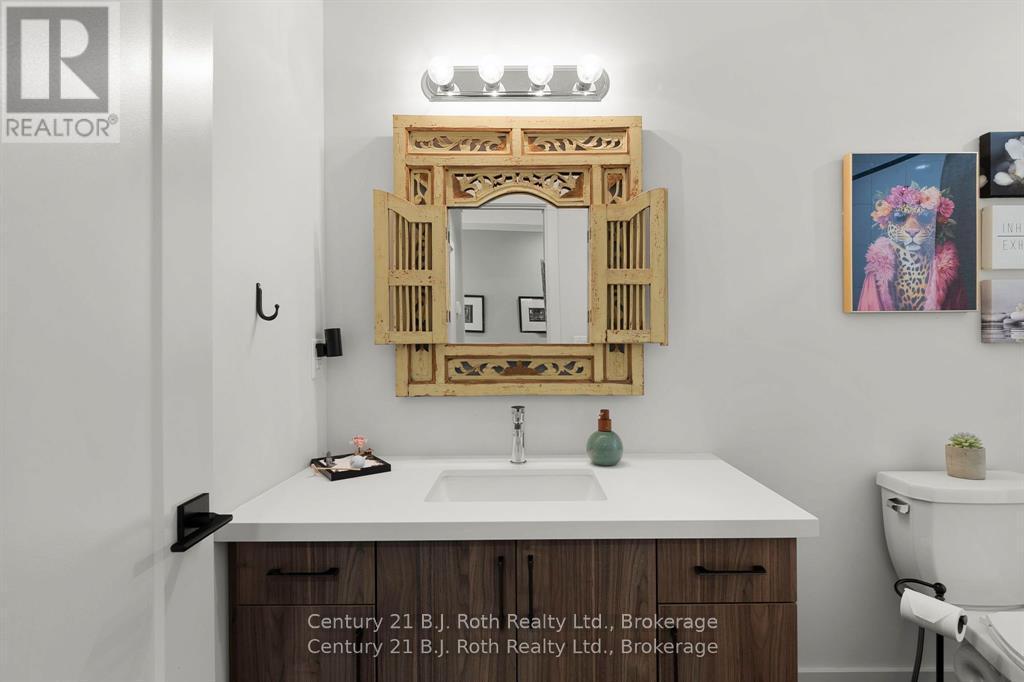 main floor 4 piece - 34 Ruby Crescent, Orillia, ON - Indoor Photo Showing Bathroom