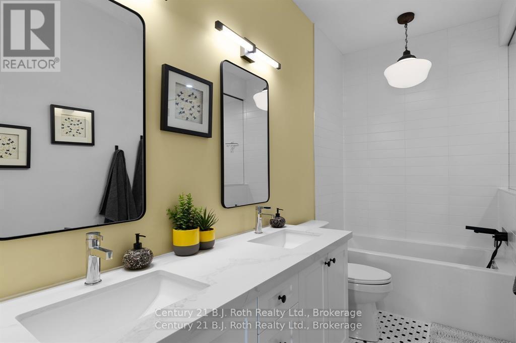 primary ensuite with shower and bath - 34 Ruby Crescent, Orillia, ON - Indoor Photo Showing Bathroom