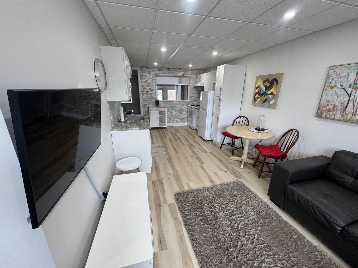 84 Machar Ave, Thunder Bay, ON