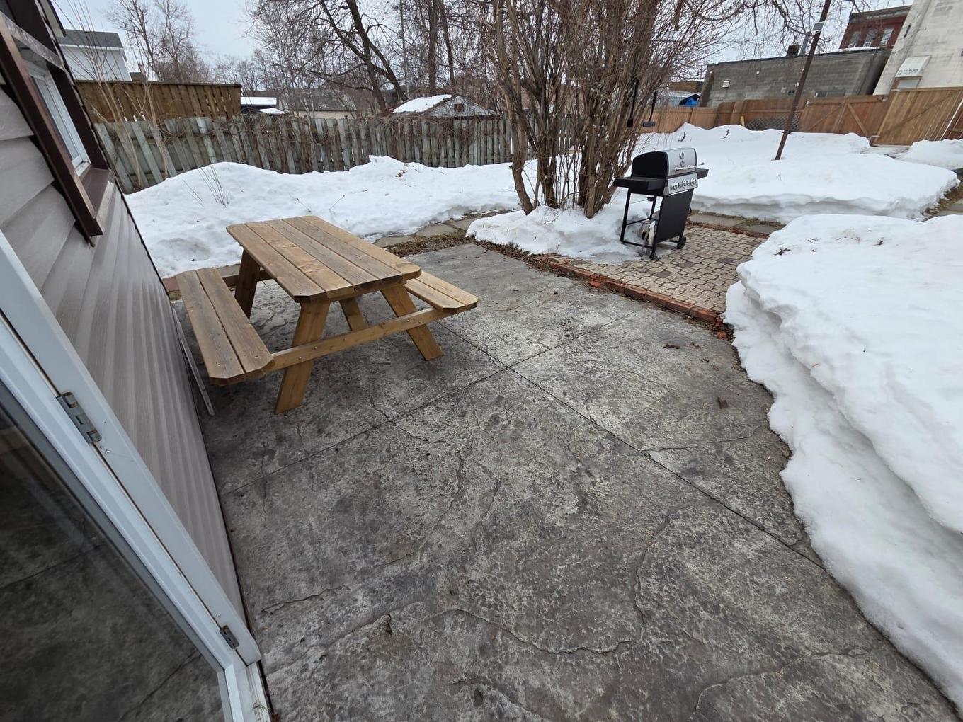 84 Machar Ave, Thunder Bay, ON