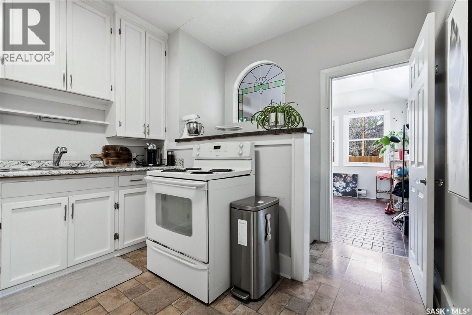 363 Leopold Crescent, Regina, SK - Indoor Photo Showing Kitchen