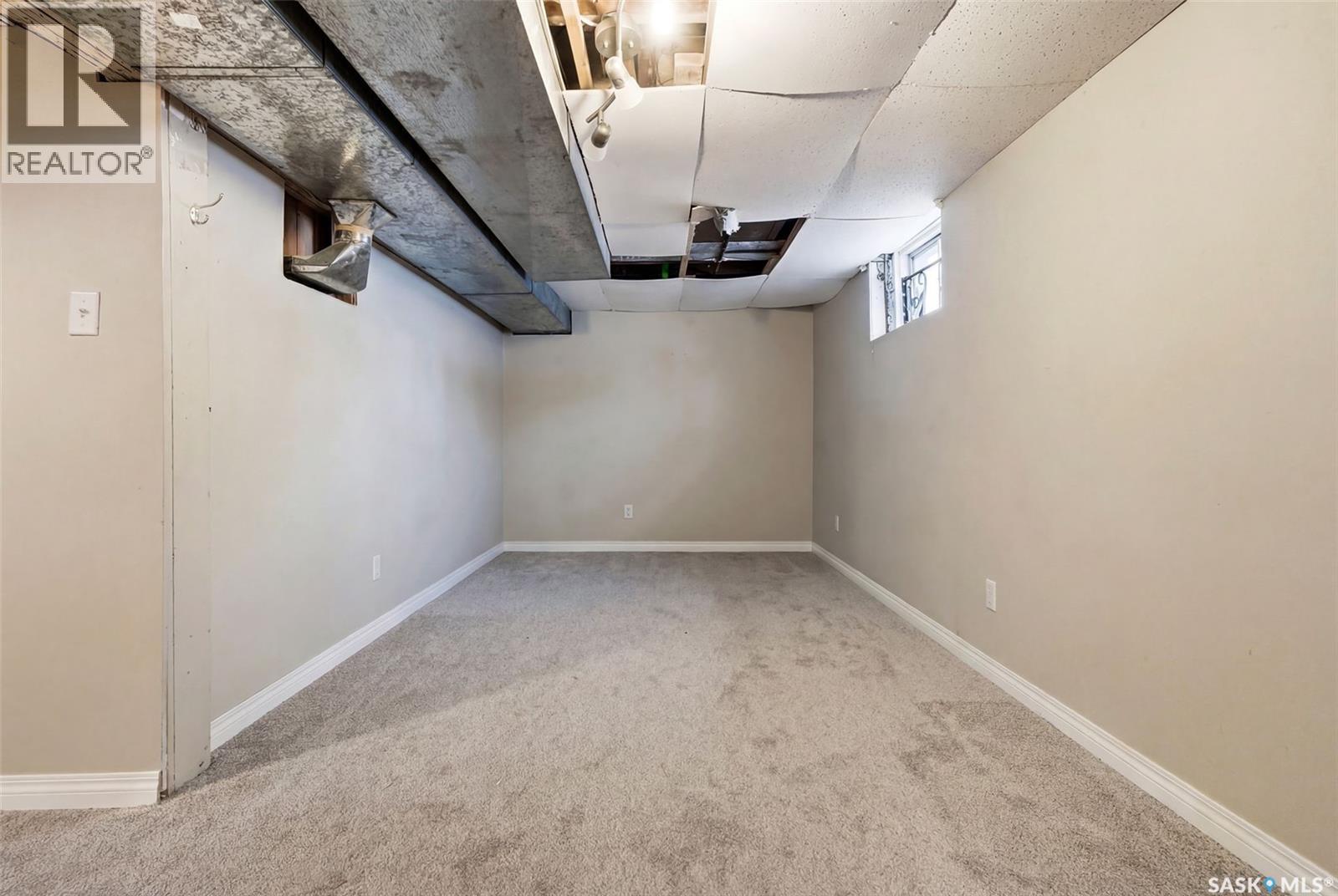 363 Leopold Crescent, Regina, SK - Indoor