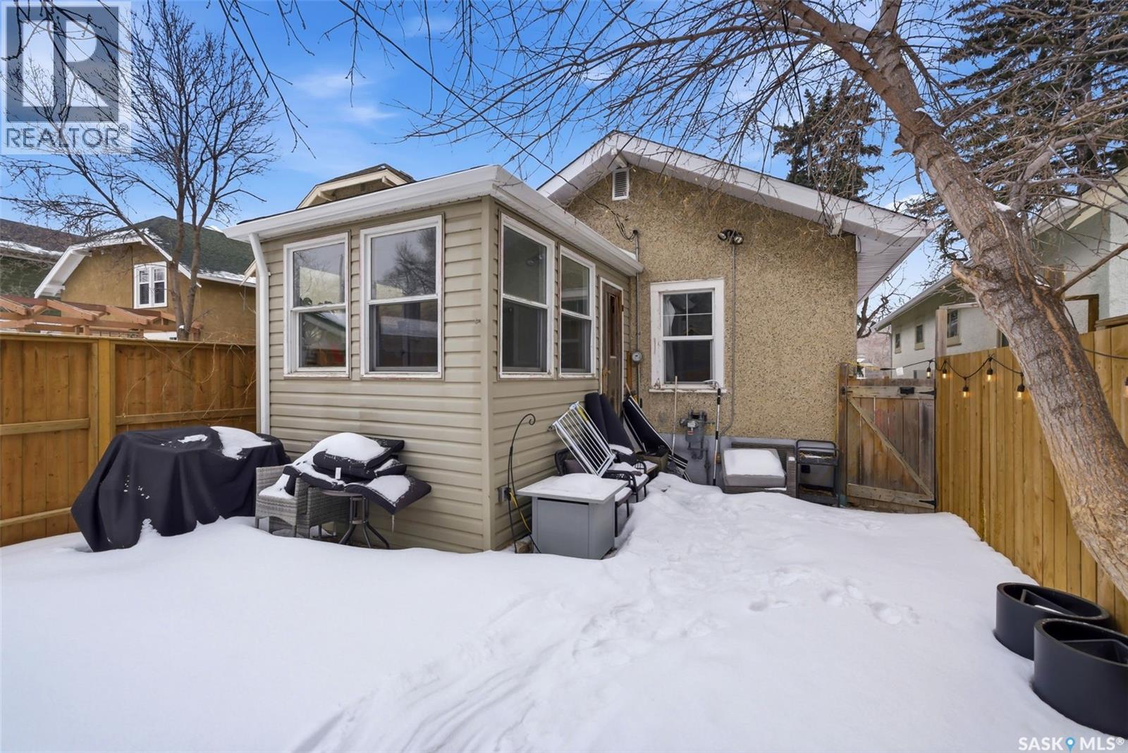 363 Leopold Crescent, Regina, SK - Outdoor