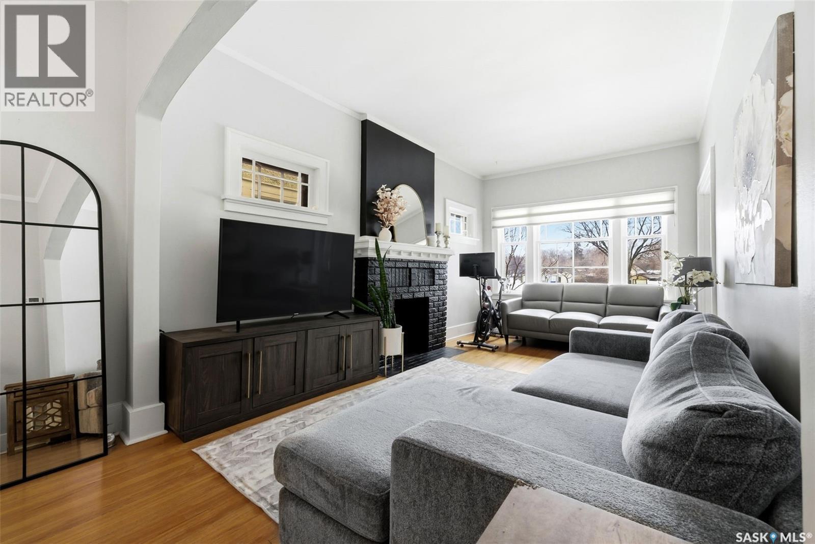 363 Leopold Crescent, Regina, SK - Indoor Photo Showing Living Room