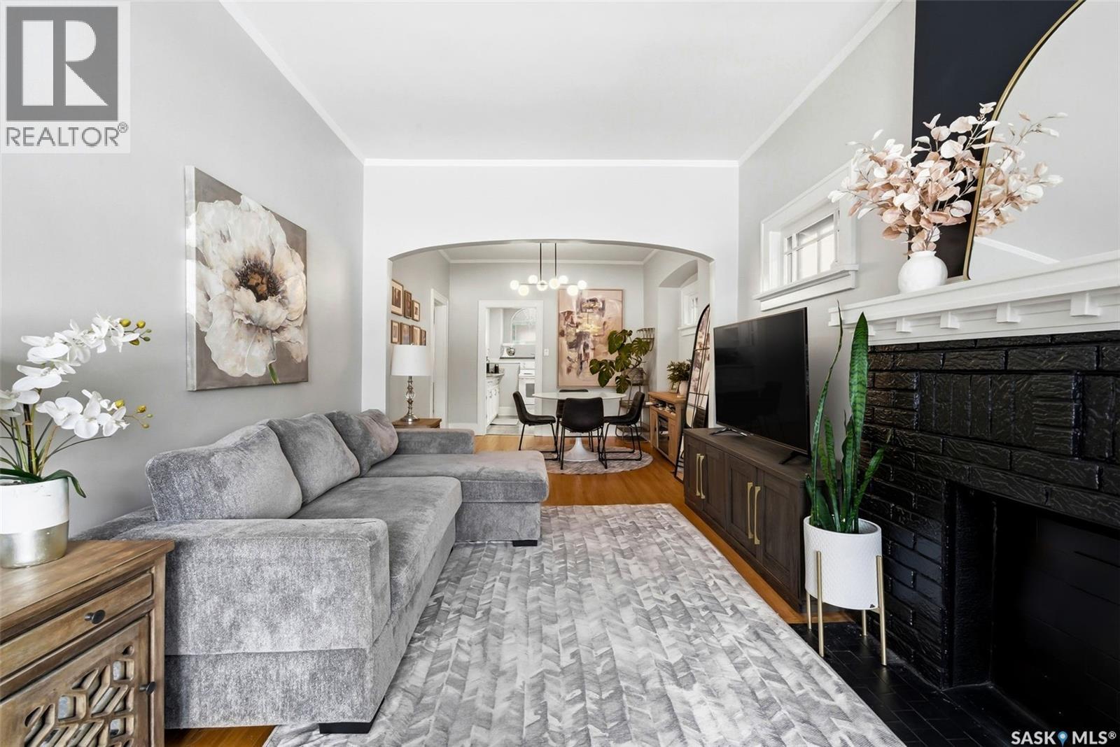 363 Leopold Crescent, Regina, SK - Indoor Photo Showing Living Room