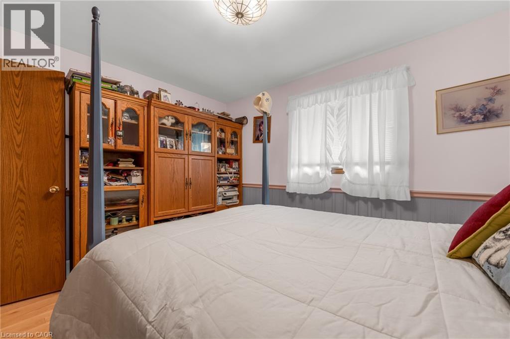9 Valley Road, St. Catharines, ON - Indoor Photo Showing Bedroom