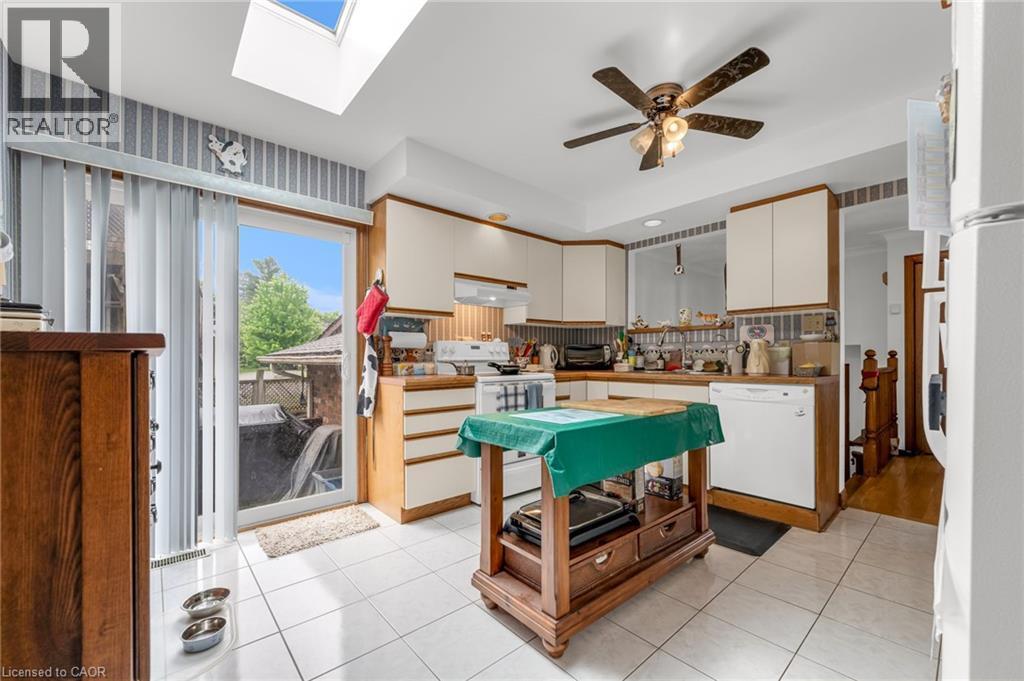 9 Valley Road, St. Catharines, ON - Indoor Photo Showing Kitchen
