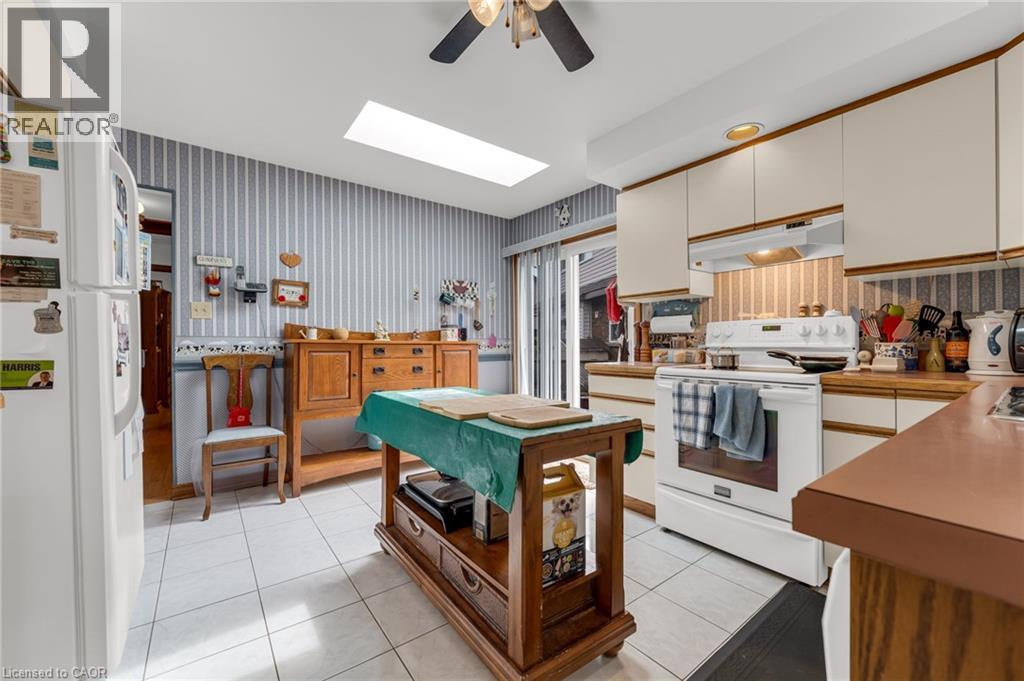 9 Valley Road, St. Catharines, ON - Indoor Photo Showing Kitchen