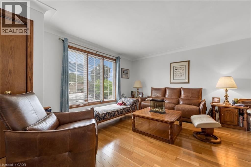 9 Valley Road, St. Catharines, ON - Indoor Photo Showing Living Room