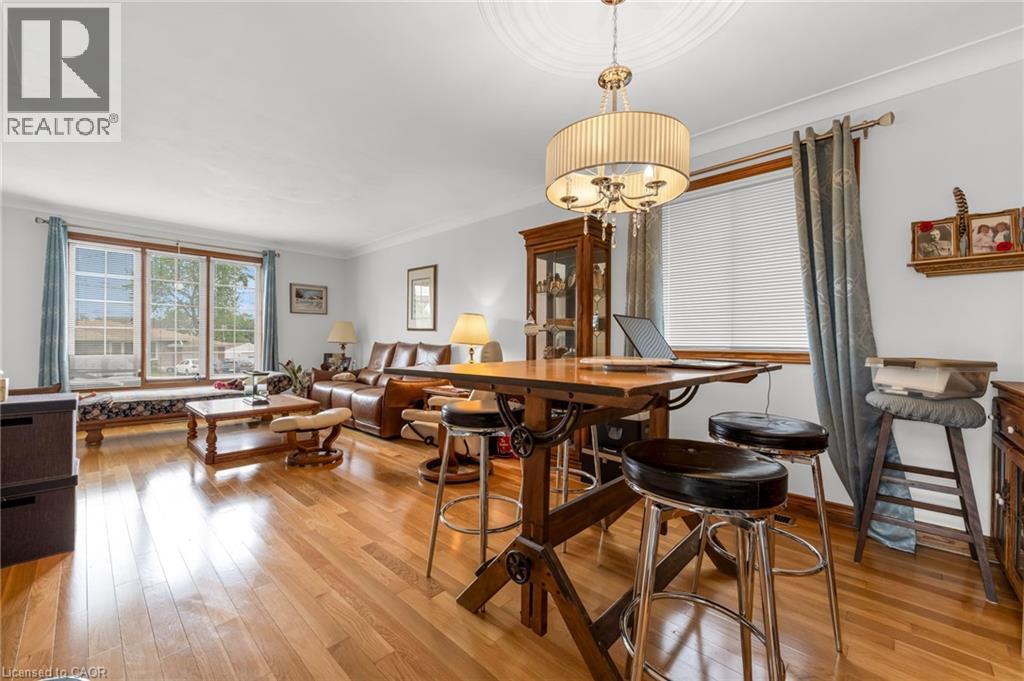9 Valley Road, St. Catharines, ON - Indoor Photo Showing Dining Room
