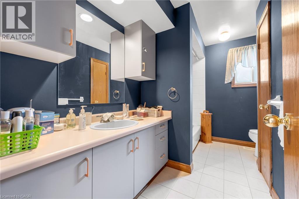 9 Valley Road, St. Catharines, ON - Indoor Photo Showing Bathroom