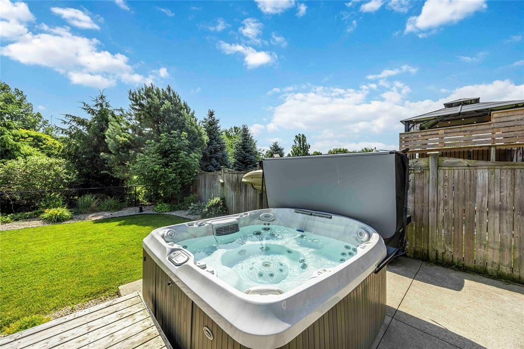 809 Second Crescent, Plympton-Wyoming, ON