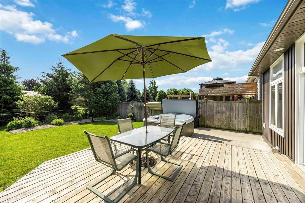 809 Second Crescent, Plympton-Wyoming, ON