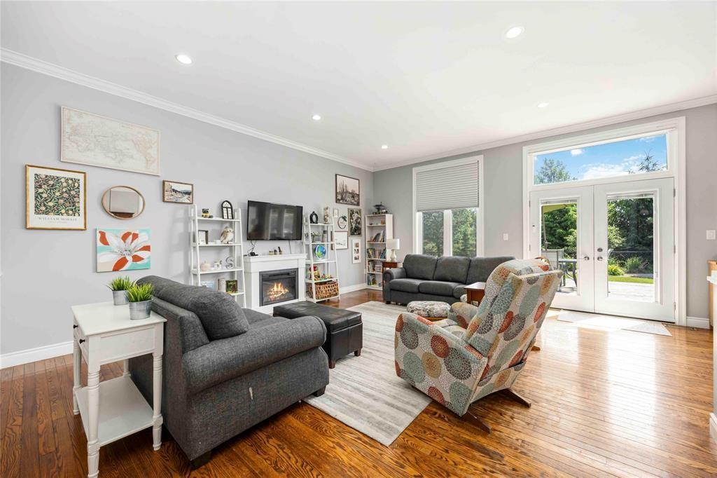 809 Second Crescent, Plympton-Wyoming, ON