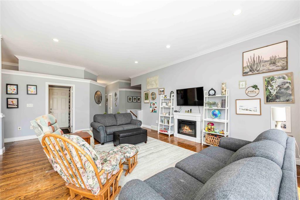 809 Second Crescent, Plympton-Wyoming, ON