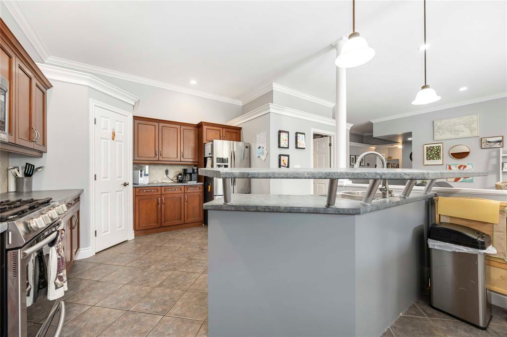 809 Second Crescent, Plympton-Wyoming, ON