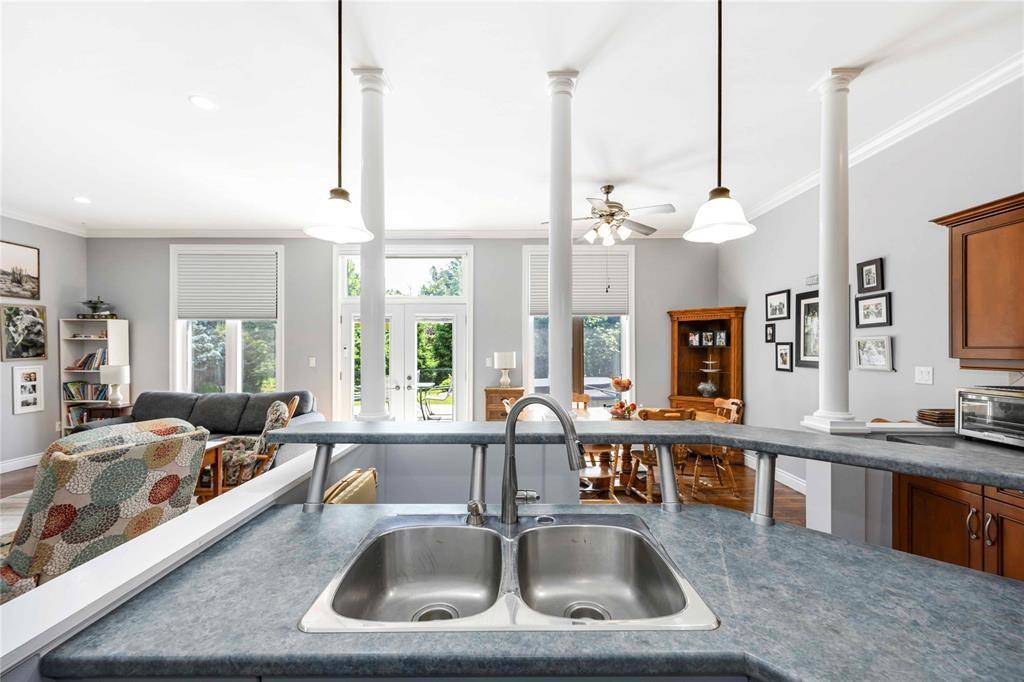 809 Second Crescent, Plympton-Wyoming, ON