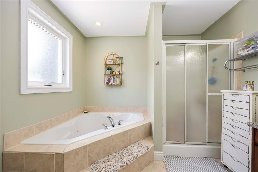 809 Second Crescent, Plympton-Wyoming, ON