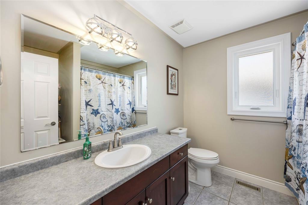 809 Second Crescent, Plympton-Wyoming, ON