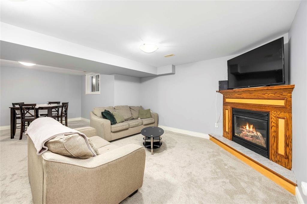 809 Second Crescent, Plympton-Wyoming, ON