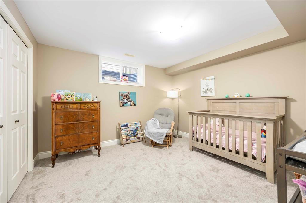 809 Second Crescent, Plympton-Wyoming, ON