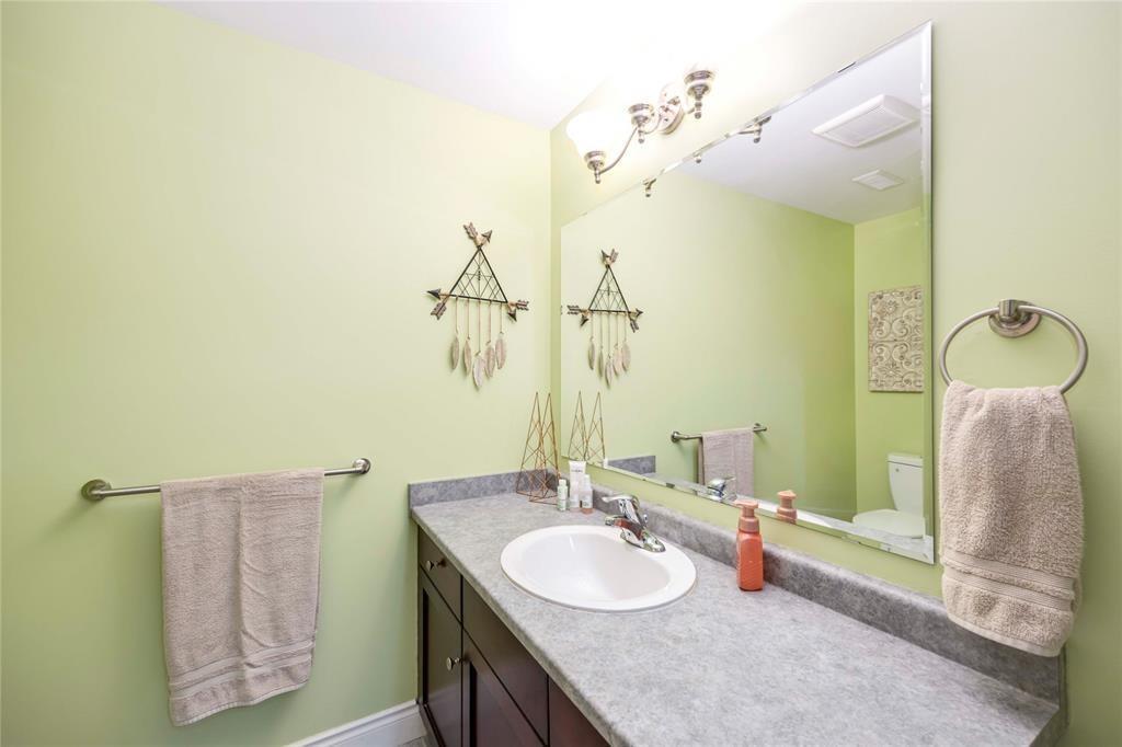 809 Second Crescent, Plympton-Wyoming, ON