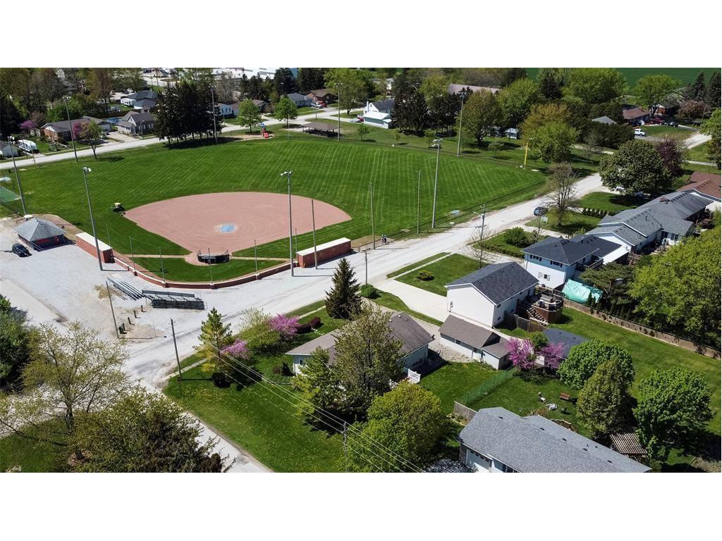 809 Second Crescent, Plympton-Wyoming, ON