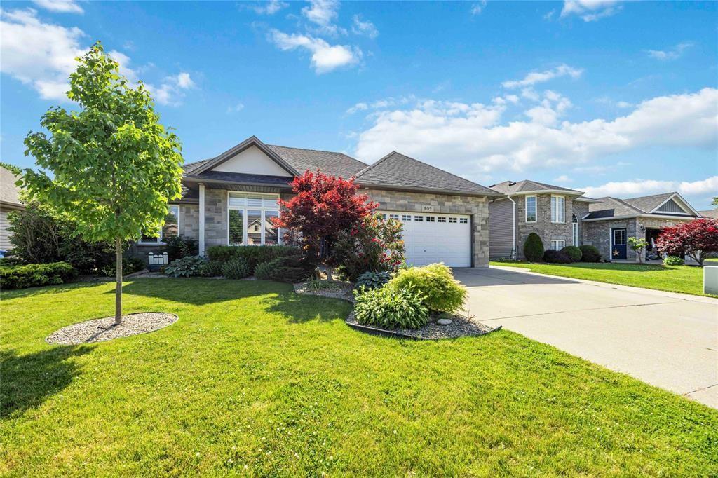 809 Second Crescent, Plympton-Wyoming, ON