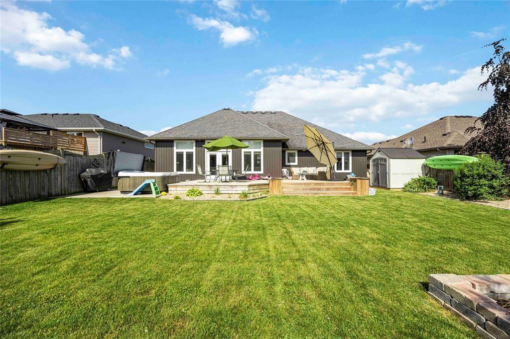 809 Second Crescent, Plympton-Wyoming, ON