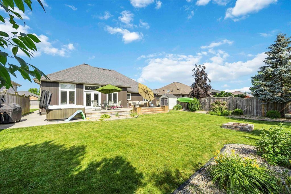 809 Second Crescent, Plympton-Wyoming, ON