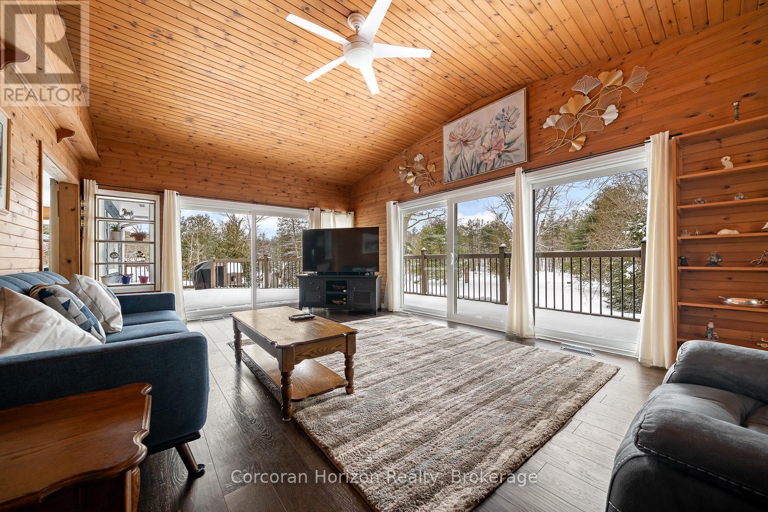 3000 Whelan Way, Ramara, ON - Indoor Photo Showing Living Room