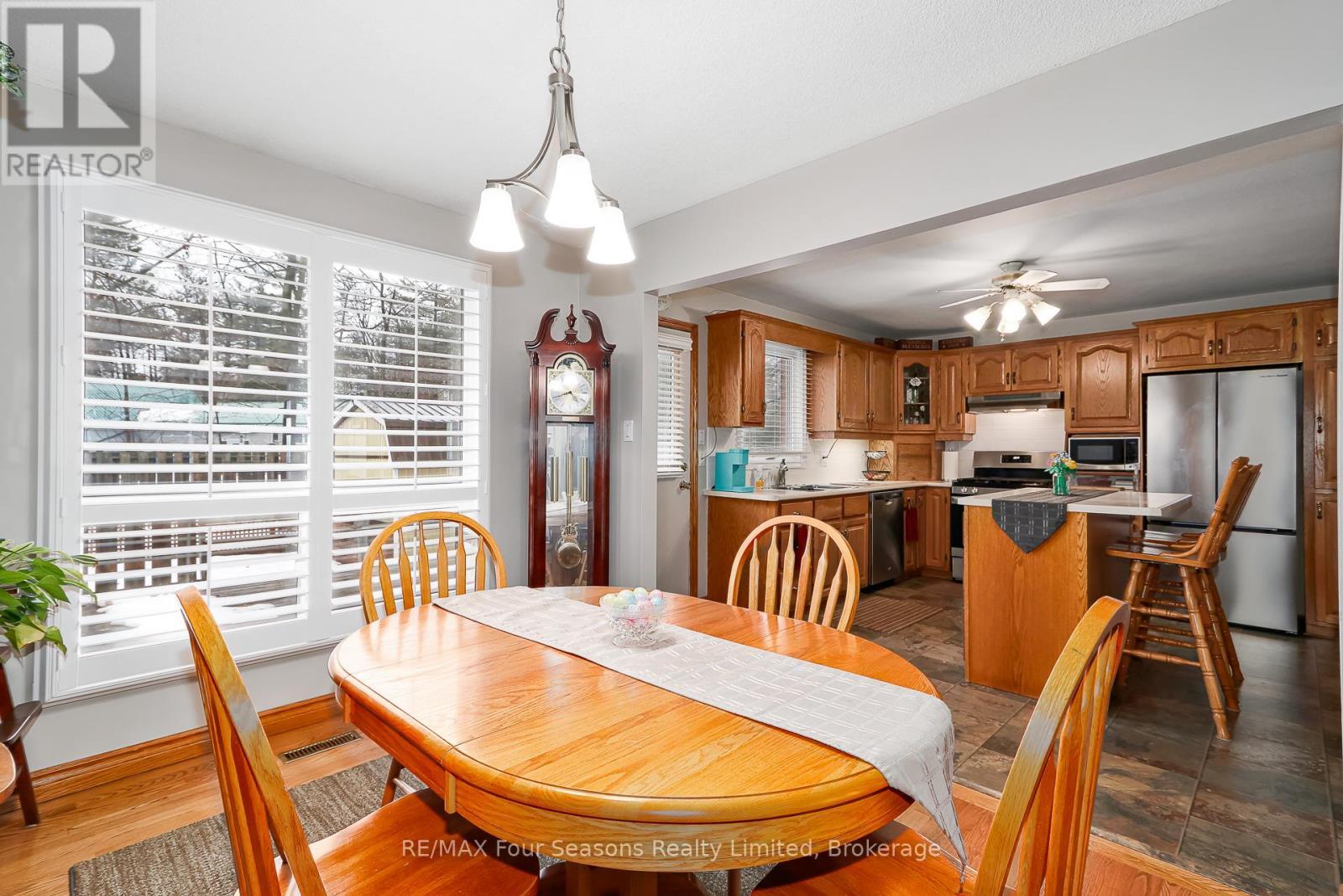 218 Datas Drive, Clearview (Stayner), ON - Indoor Photo Showing Dining Room