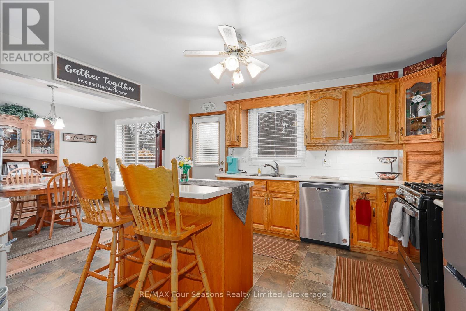218 Datas Drive, Clearview (Stayner), ON - Indoor Photo Showing Kitchen With Double Sink