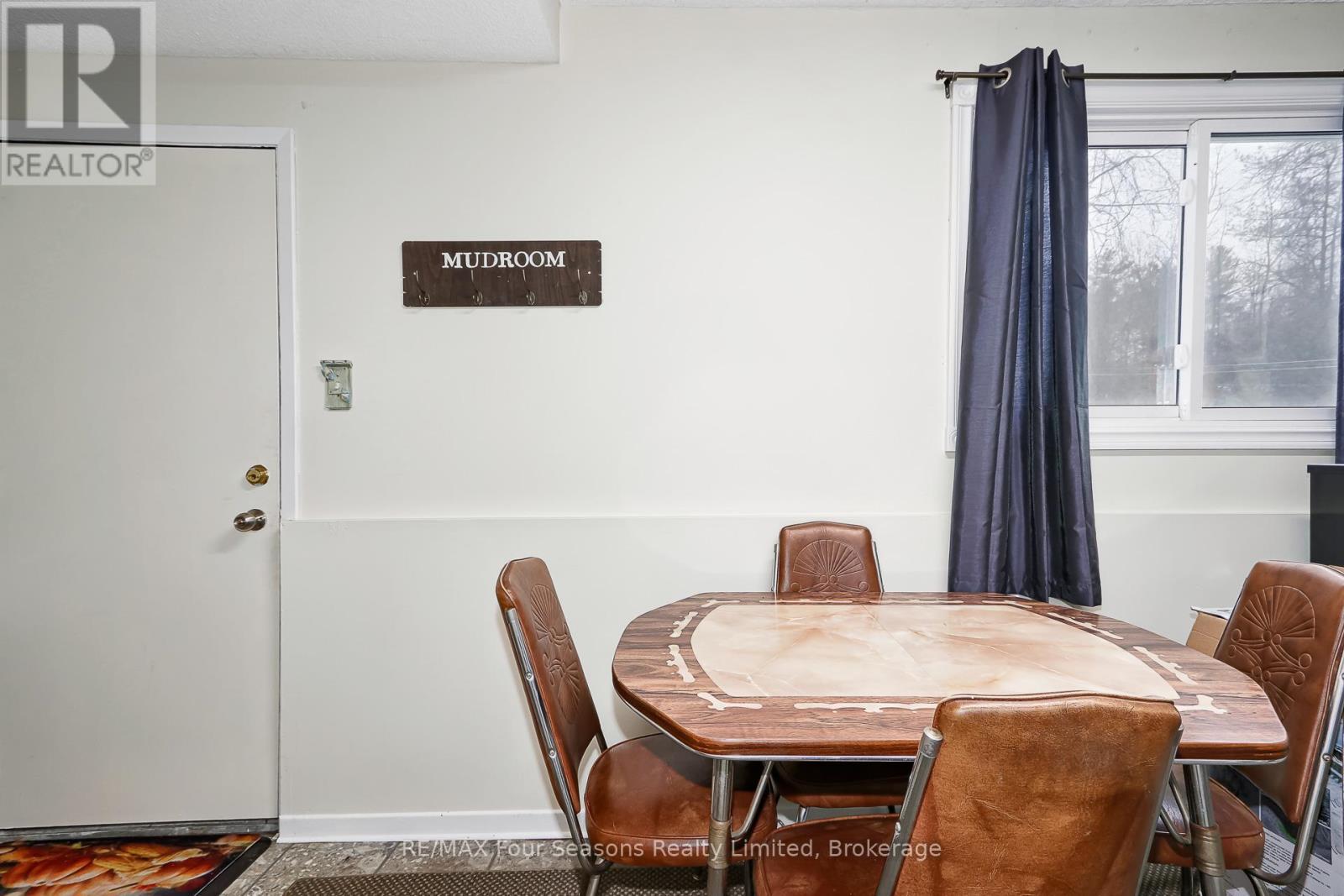 218 Datas Drive, Clearview (Stayner), ON - Indoor Photo Showing Dining Room