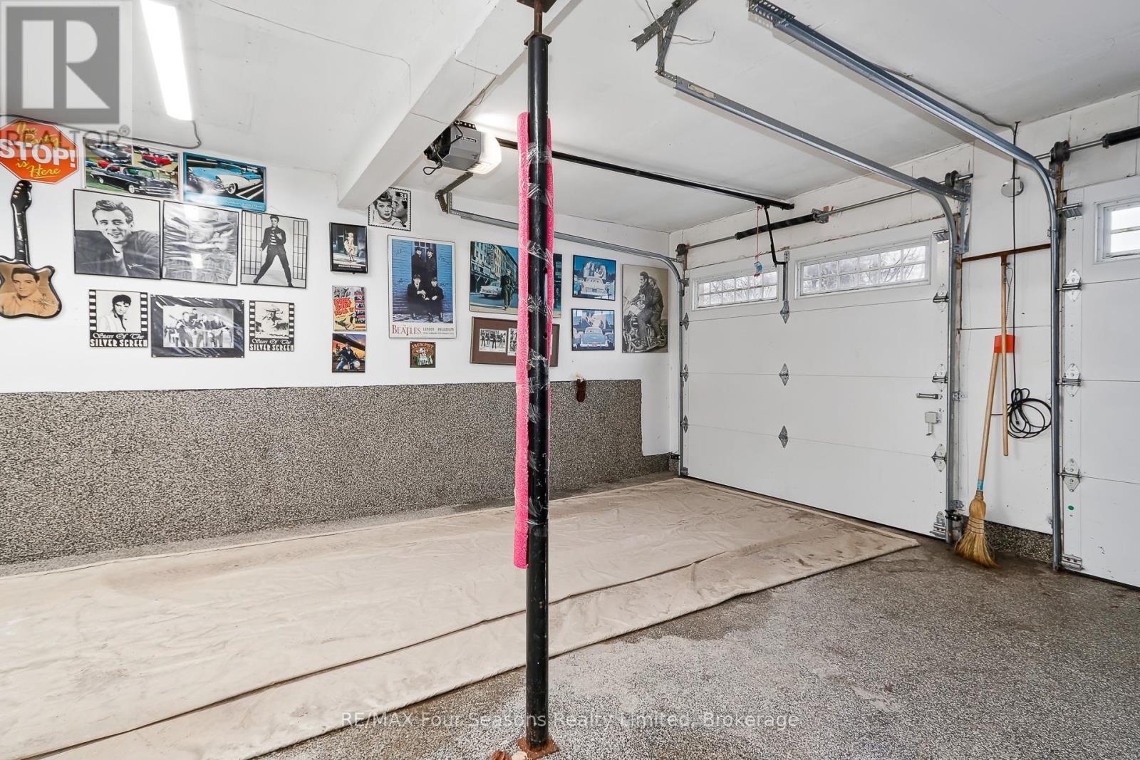 218 Datas Drive, Clearview (Stayner), ON - Indoor Photo Showing Garage